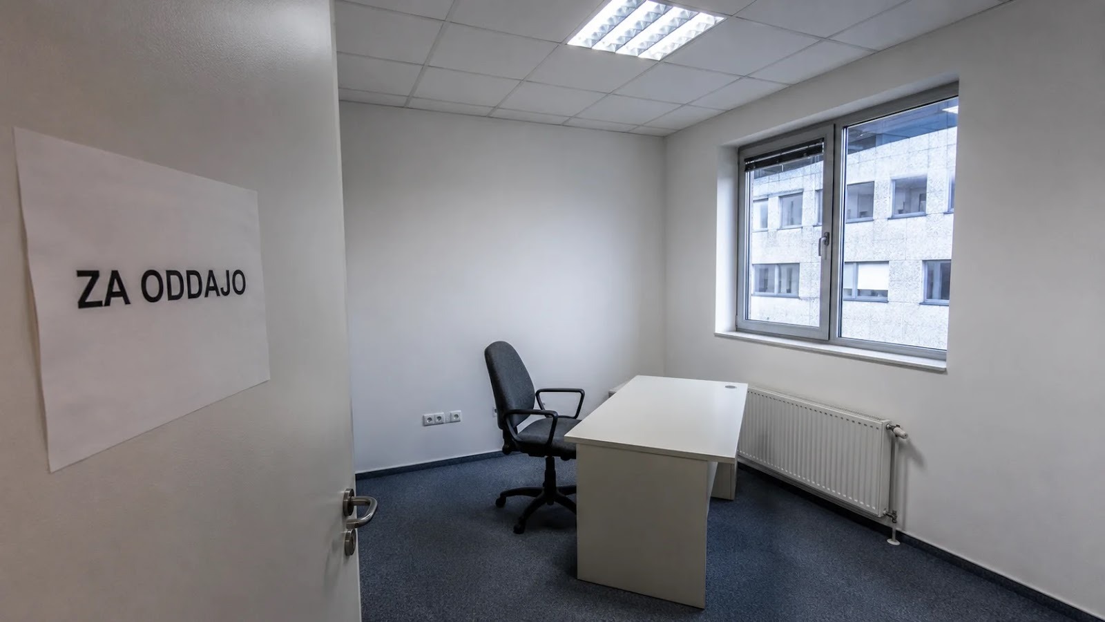 Empty small office for rent in Ljubljana with a For Rent sign