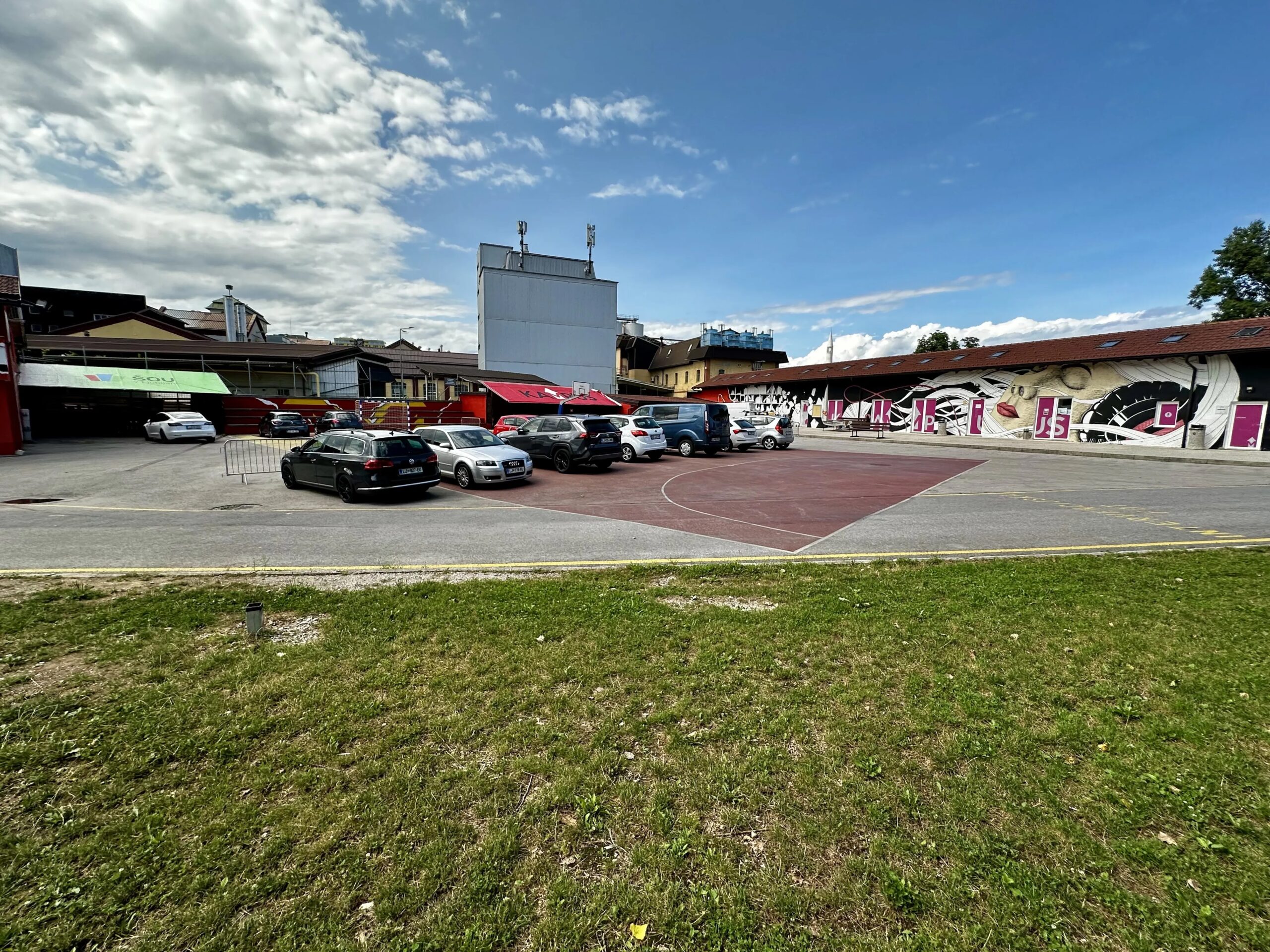 Spacious parking next to the makerSP_CE coworking space