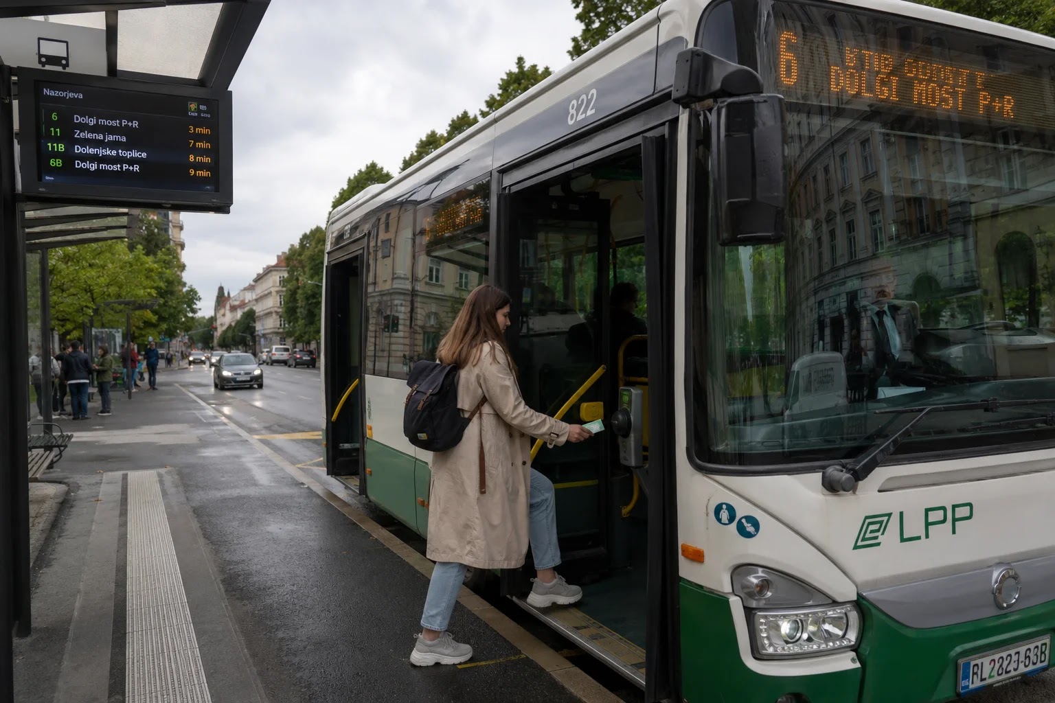 An LPP city bus and payment with the Urbana card