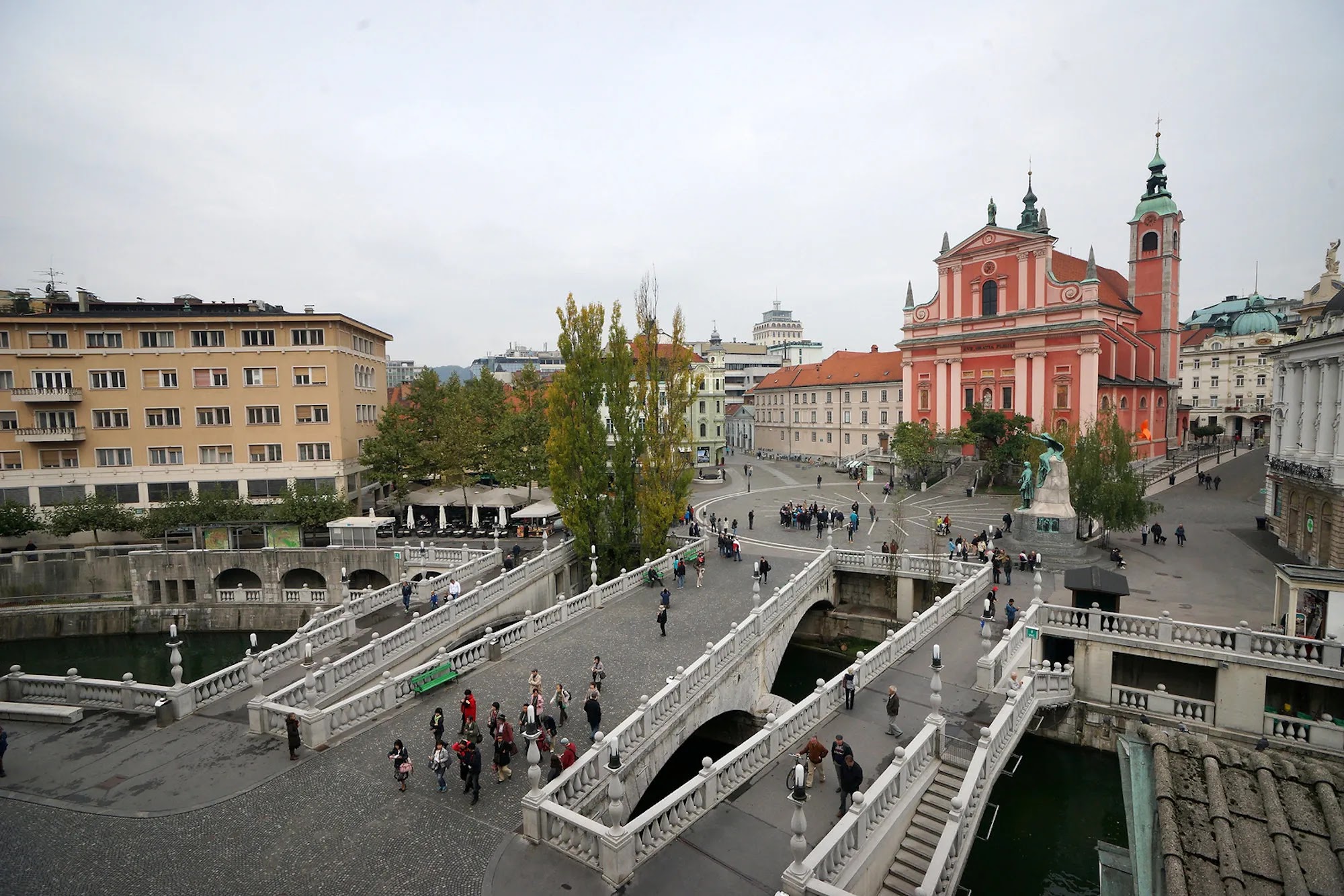 Tromostovje Ljubljana – znamenitost blizu coworkinga