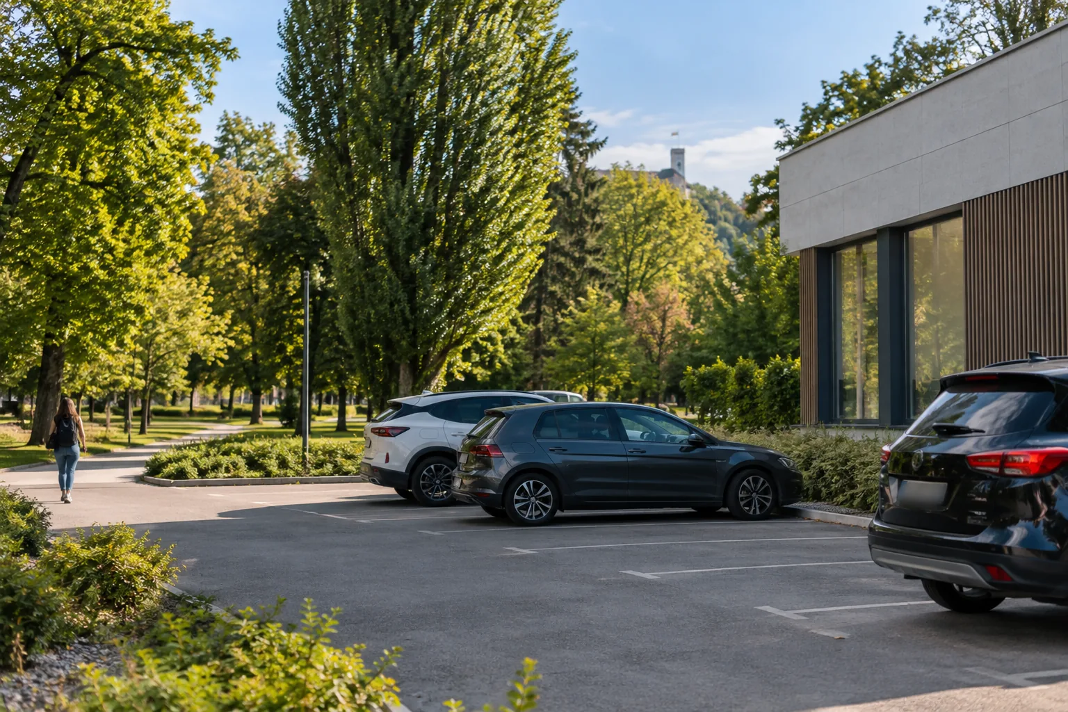 Brezplačno zasebno parkirišče ob coworkingu makerSP_CE, 50 m od vhoda, na robu centra Ljubljane