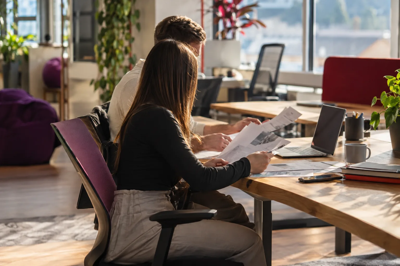 Pregled dokumentov z računovodjo – knjiženje davčno priznanega stroška coworkinga pri s.p. in d.o.o.